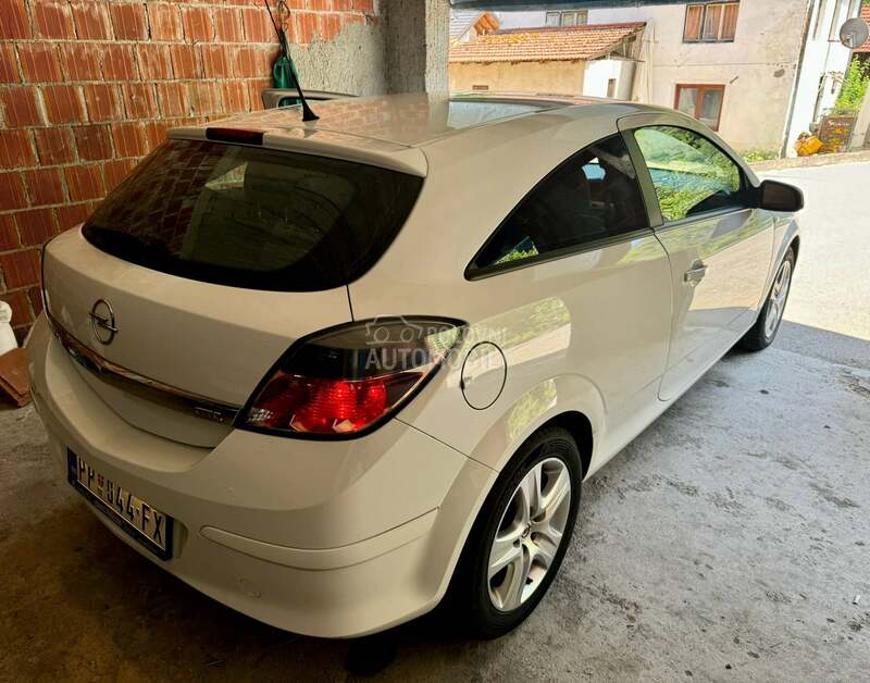 Opel Astra H GTC