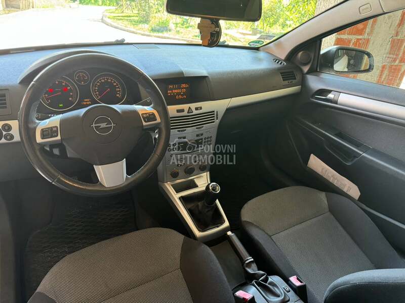 Opel Astra H GTC