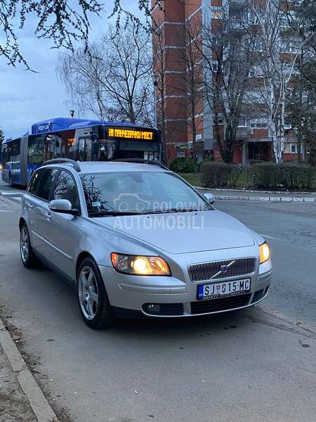 Volvo V50 d5