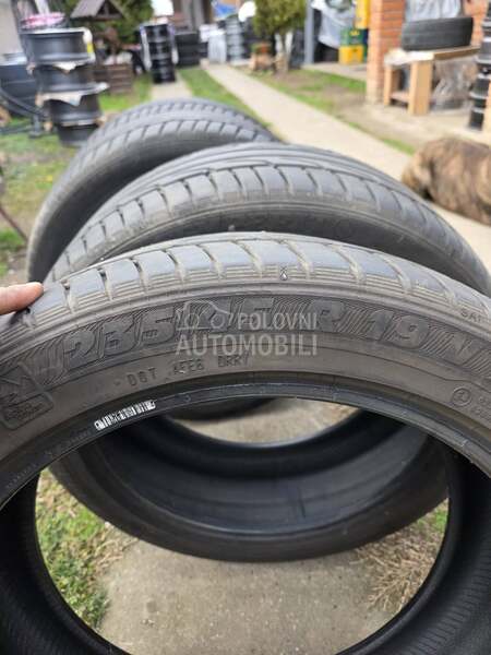 Semperit 235/45 R19 Letnja