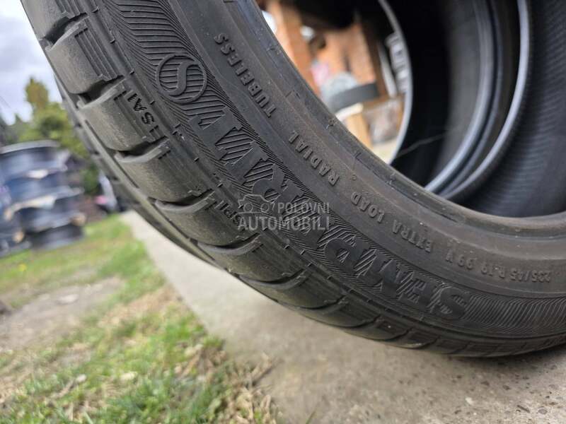 Semperit 235/45 R19 Letnja