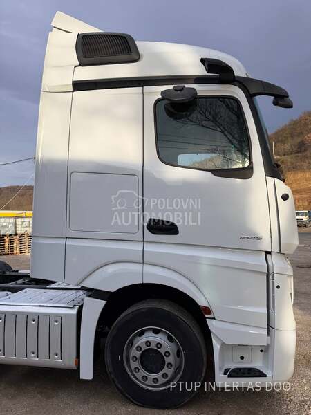 Mercedes Benz 1845 MP5 stream space