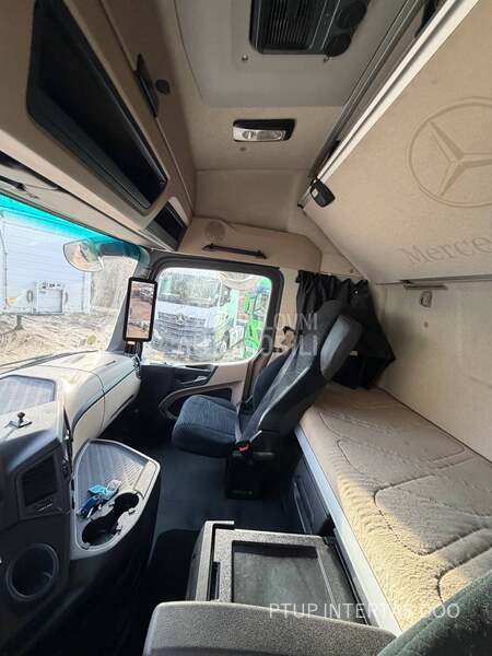 Mercedes Benz 1845 MP5 stream space
