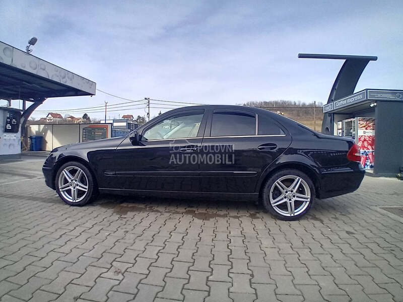 Mercedes Benz E 200 
