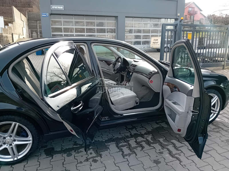 Mercedes Benz E 200 