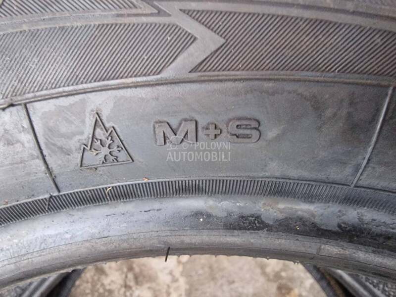 Goodyear 225/60 R18 Zimska