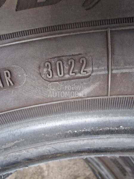Goodyear 225/60 R18 Zimska