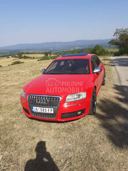 Audi S8 