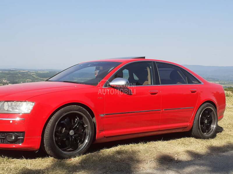 Audi S8 
