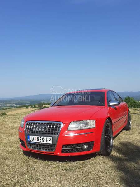 Audi S8 