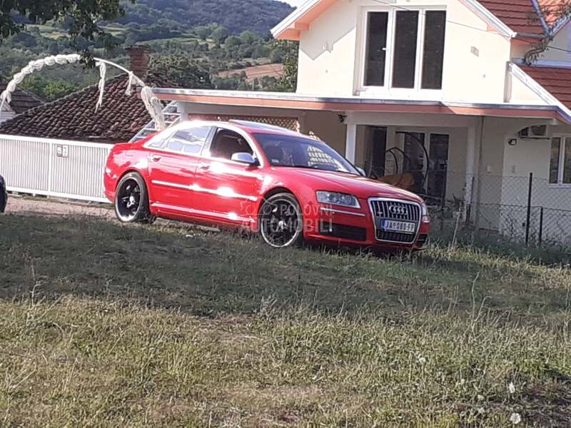 Audi S8 