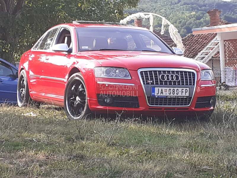 Audi S8 