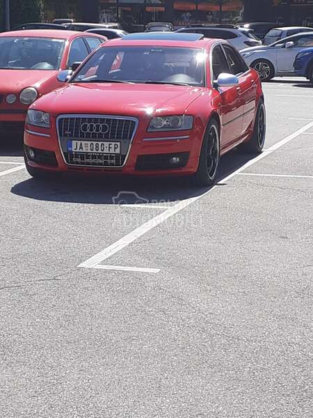 Audi S8 