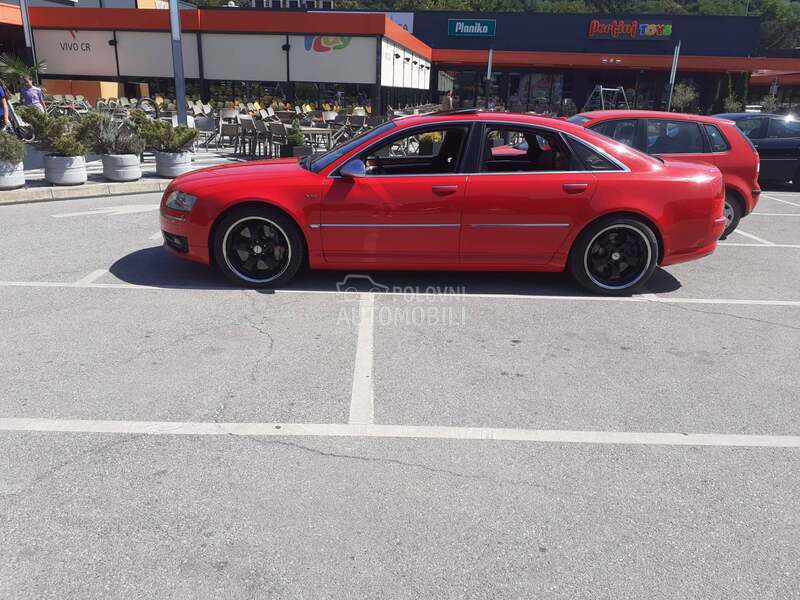 Audi S8 