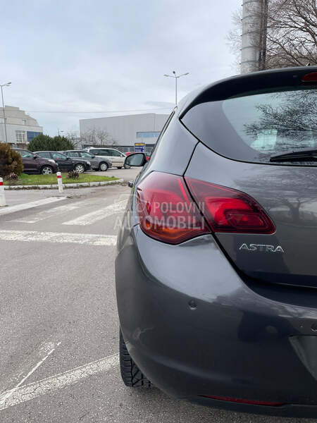 Opel Astra J 