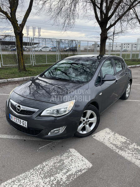 Opel Astra J 