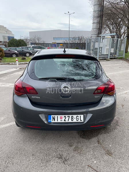 Opel Astra J 