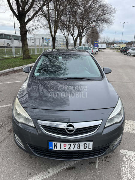 Opel Astra J 