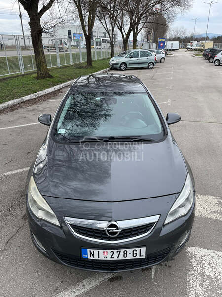 Opel Astra J 