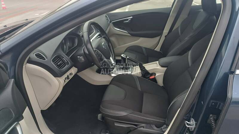 Volvo V40 D4