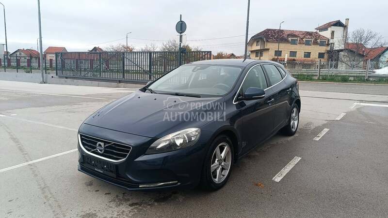 Volvo V40 D4