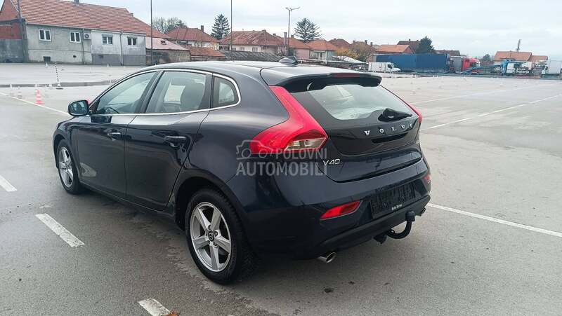 Volvo V40 D4