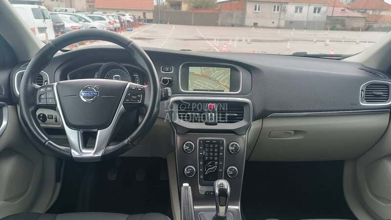 Volvo V40 D4