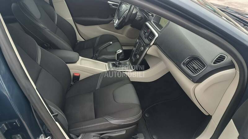 Volvo V40 D4