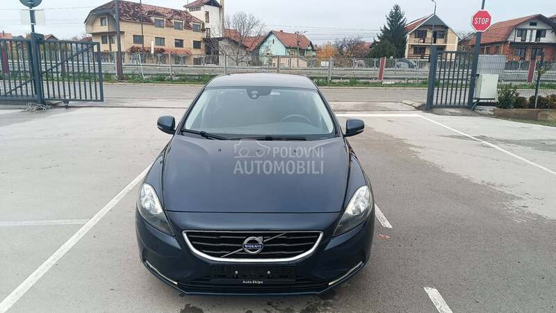 Volvo V40 D4