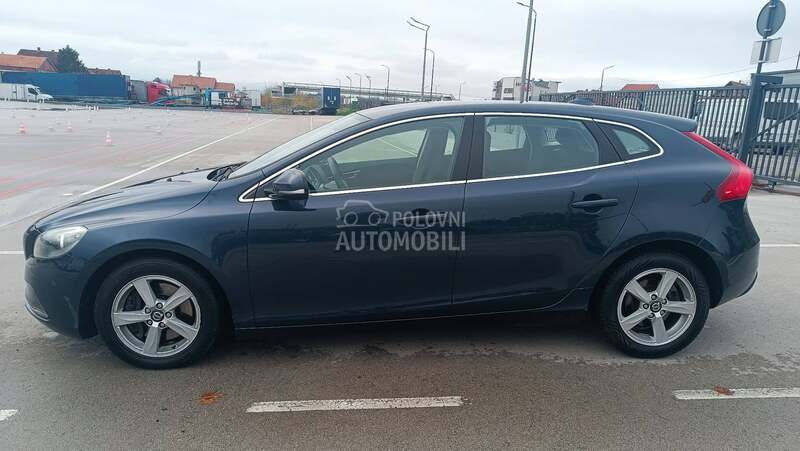 Volvo V40 D4