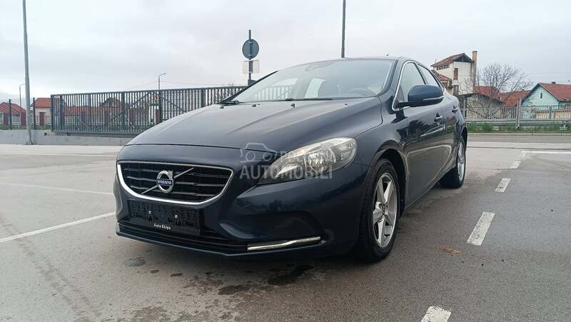 Volvo V40 D4