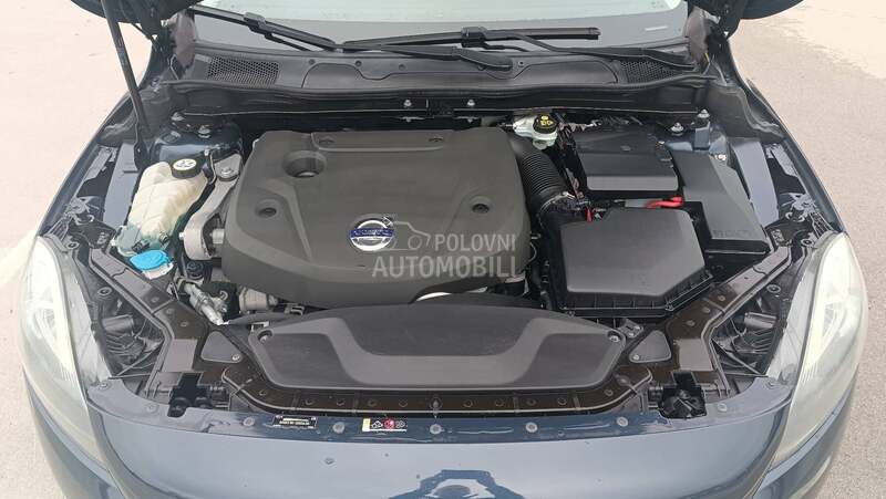 Volvo V40 D4