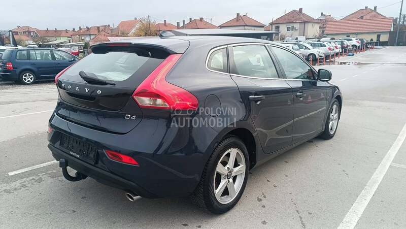 Volvo V40 D4