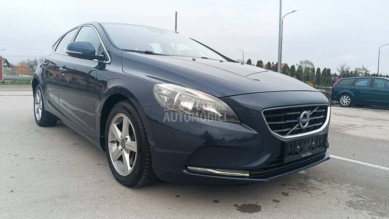 Volvo V40 D4