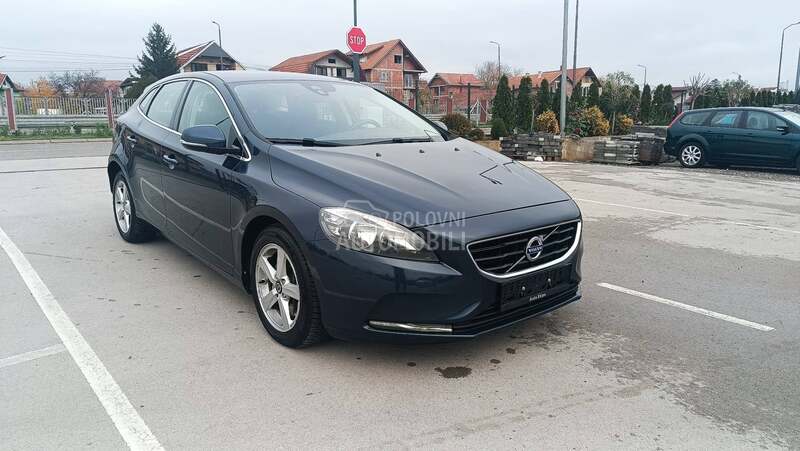 Volvo V40 D4