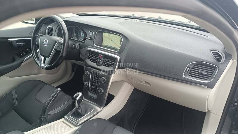 Volvo V40 D4