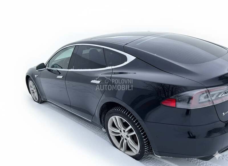 Tesla Model S 70D