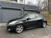 Peugeot 208 P A N O R A M A