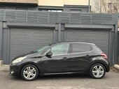 Peugeot 208 P A N O R A M A