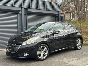 Peugeot 208 P A N O R A M A