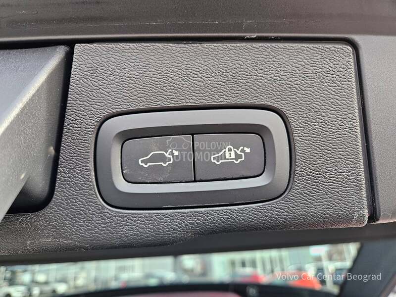 Volvo XC60 B5 AWD PLUS DARK