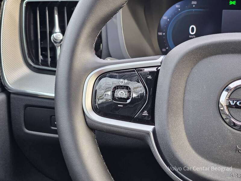 Volvo XC60 B5 AWD PLUS DARK