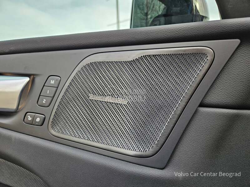 Volvo XC60 B5 AWD PLUS DARK