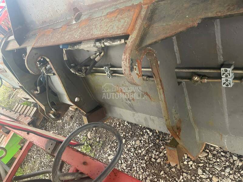 New Holland Kasika krokodilka