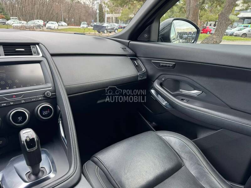 Jaguar E-Pace R DYNAMIC 240