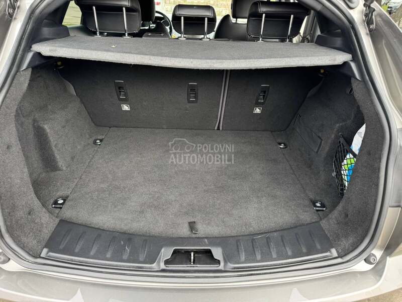 Jaguar E-Pace R DYNAMIC 240