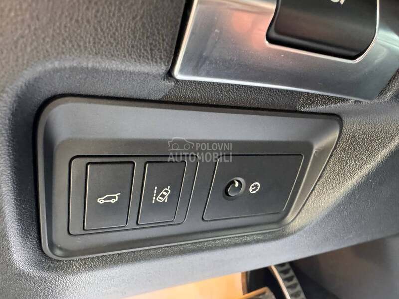 Jaguar E-Pace R DYNAMIC 240