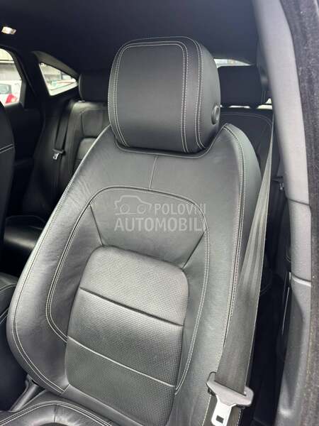 Jaguar E-Pace R DYNAMIC 240