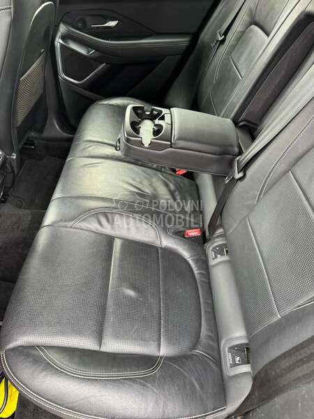 Jaguar E-Pace R DYNAMIC 240