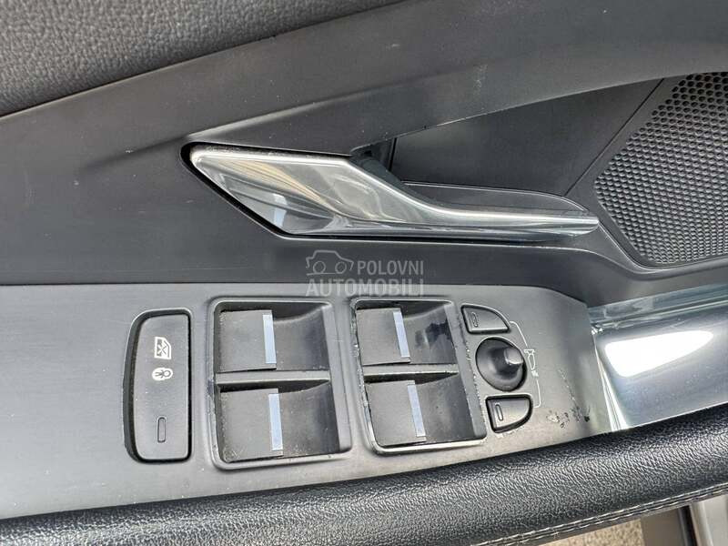 Jaguar E-Pace R DYNAMIC 240